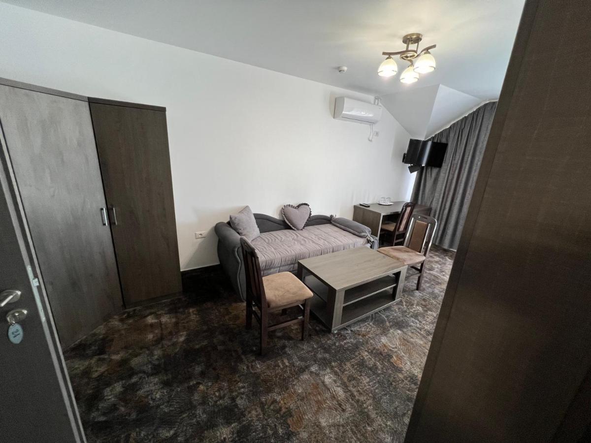 Motel Infinit Târgu Jiu Εξωτερικό φωτογραφία