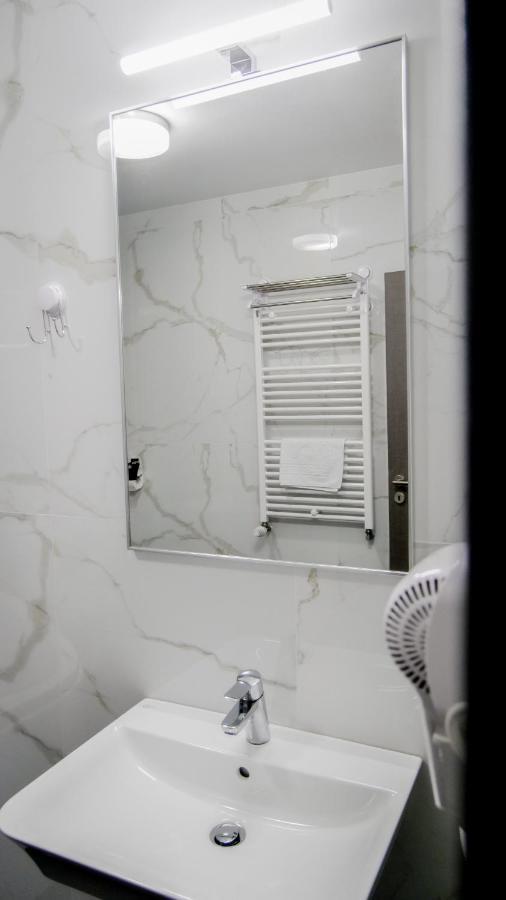 Motel Infinit Târgu Jiu Εξωτερικό φωτογραφία
