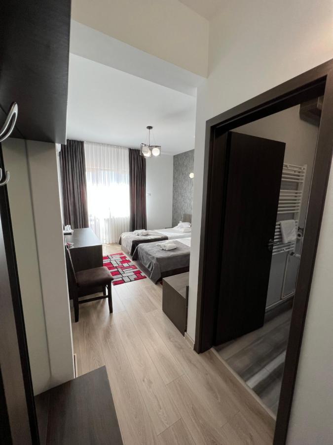 Motel Infinit Târgu Jiu Εξωτερικό φωτογραφία