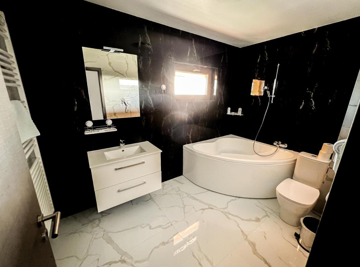 Motel Infinit Târgu Jiu Εξωτερικό φωτογραφία