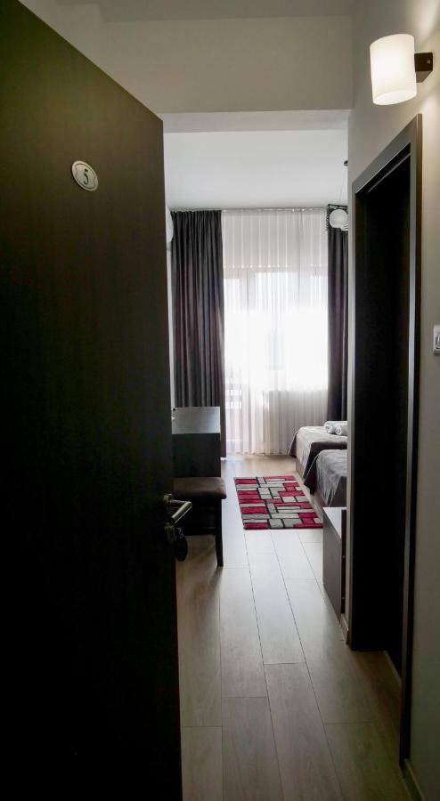 Motel Infinit Târgu Jiu Εξωτερικό φωτογραφία