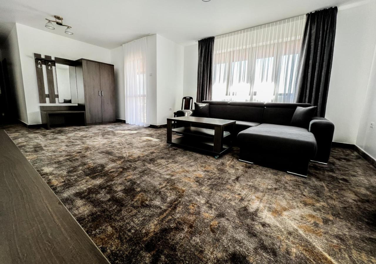 Motel Infinit Târgu Jiu Εξωτερικό φωτογραφία