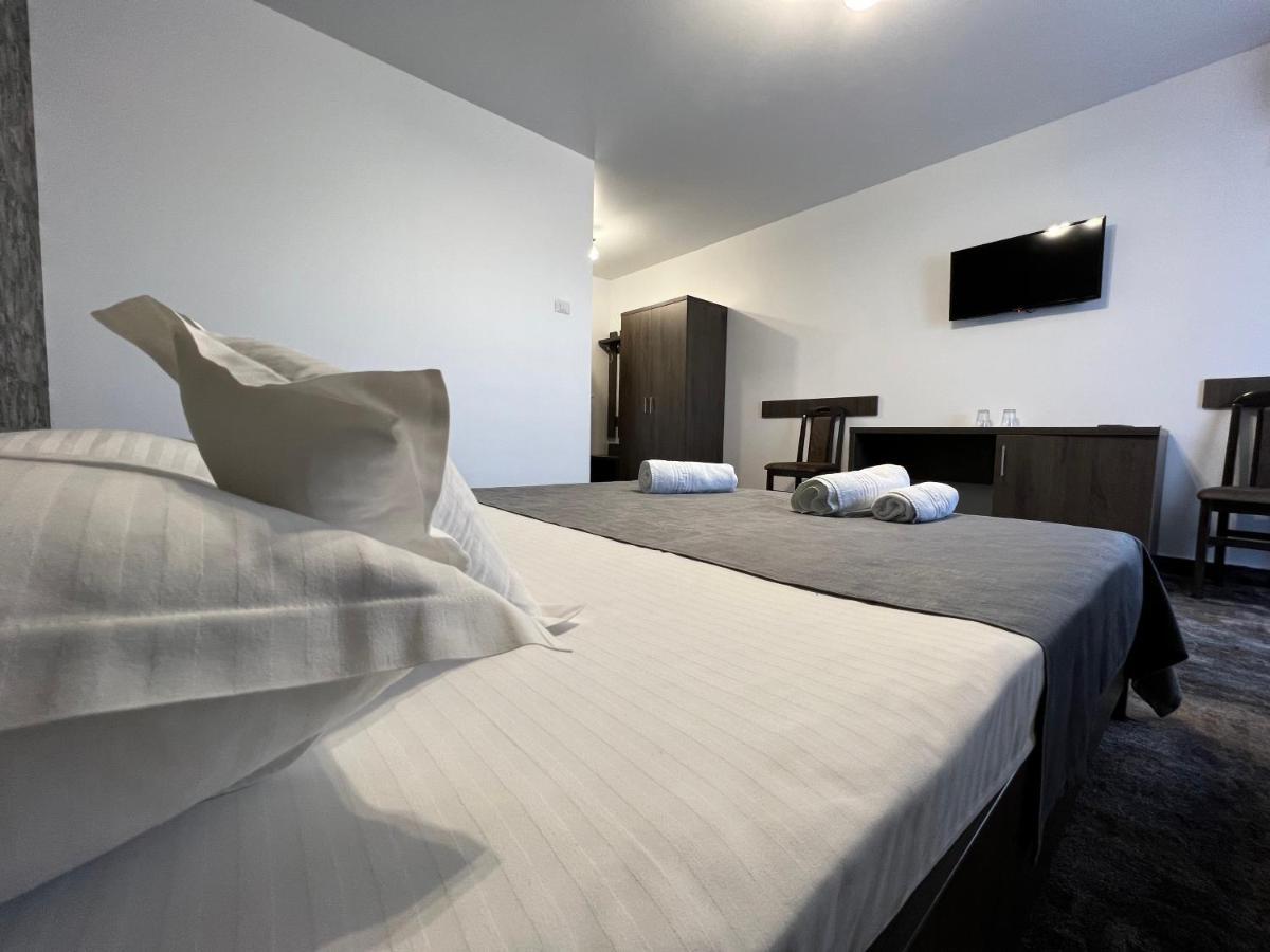 Motel Infinit Târgu Jiu Εξωτερικό φωτογραφία